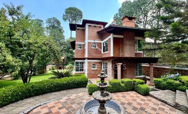 Casa en venta y renta de estilo rústico en Avándaro