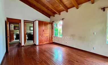 Casa en venta y renta de estilo rústico en Avándaro