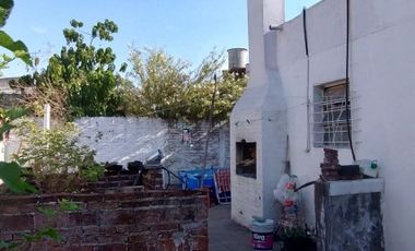 SE VENDE CASA A METROS DE AVD RAMIREZ