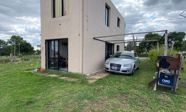 EN VENTA CASA DE DOS PLANTAS