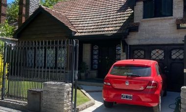 Chalet de estilo ingles. Zona Guemes residencial.