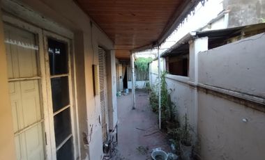 OPORTUNIDAD- BAJAMOS EL PRECIO. CASA A RECICLAR IDEAL PARA DESARROLLO INMOBILIARIO