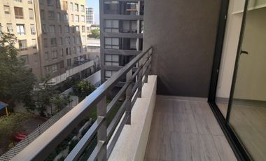 ARRIENDO AMPLIO STUDIO SEMI AMOBLADO  $310.000,  EXCELENTE DISTRIBUCION.  CON UNA AMPLIA TERRAZA (METRO IRARRAZABAL) SIN AVAL