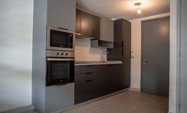 ARRIENDO AMPLIO STUDIO SEMI AMOBLADO  $310.000,  EXCELENTE DISTRIBUCION.  CON UNA AMPLIA TERRAZA (METRO IRARRAZABAL) SIN AVAL