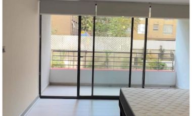 ARRIENDO AMPLIO STUDIO SEMI AMOBLADO  $310.000,  EXCELENTE DISTRIBUCION.  CON UNA AMPLIA TERRAZA (METRO IRARRAZABAL) SIN AVAL