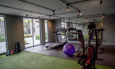 ARRIENDO AMPLIO STUDIO SEMI AMOBLADO  $310.000,  EXCELENTE DISTRIBUCION.  CON UNA AMPLIA TERRAZA (METRO IRARRAZABAL) SIN AVAL