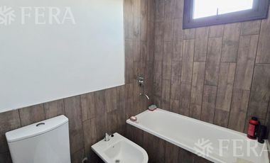 Venta departamento 4 ambientes con cochera en Bernal
