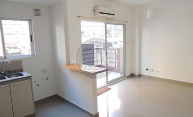Departamento de Tres Ambientes 100m  con Cochera y Patio en Venta - Villa Urquiza
