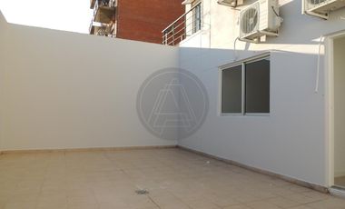 Departamento de Tres Ambientes 100m  con Cochera y Patio en Venta - Villa Urquiza