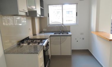 Departamento de Tres Ambientes 100m  con Cochera y Patio en Venta - Villa Urquiza