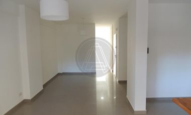 Departamento de Tres Ambientes 100m  con Cochera y Patio en Venta - Villa Urquiza