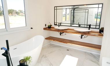 Casa en venta en Barrio Los Pinares, Exaltación De La Cruz - 6 Ambientes