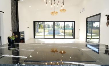 Casa en venta en Barrio Los Pinares, Exaltación De La Cruz - 6 Ambientes