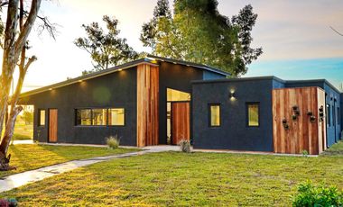 Casa en venta en Barrio Los Pinares, Exaltación De La Cruz - 6 Ambientes