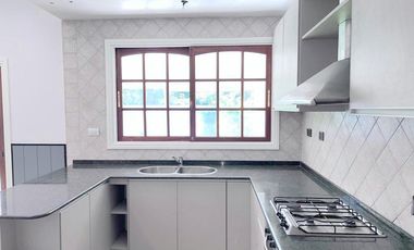Casa  4 dormitorios jardin garage olivos