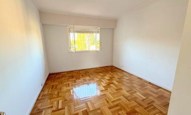 Casa  4 dormitorios jardin garage olivos