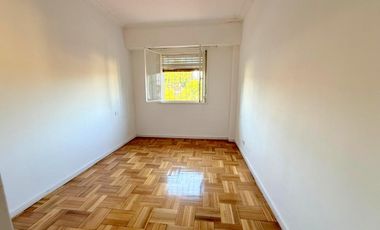 Casa  4 dormitorios jardin garage olivos