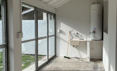 Casa  4 dormitorios jardin garage olivos