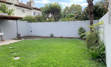 Casa  4 dormitorios jardin garage olivos