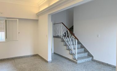 Casa  4 dormitorios jardin garage olivos
