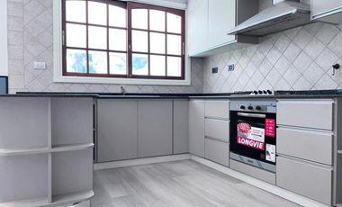 Casa  4 dormitorios jardin garage olivos