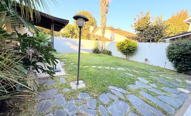 Casa  4 dormitorios jardin garage olivos