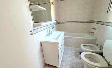 Casa  4 dormitorios jardin garage olivos