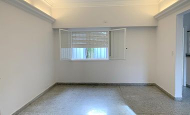 Casa  4 dormitorios jardin garage olivos