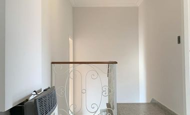 Casa  4 dormitorios jardin garage olivos