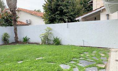Casa  4 dormitorios jardin garage olivos