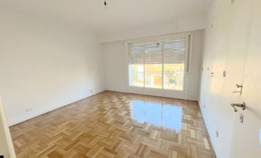 Casa  4 dormitorios jardin garage olivos