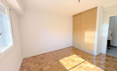 Casa  4 dormitorios jardin garage olivos