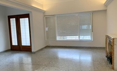 Casa  4 dormitorios jardin garage olivos