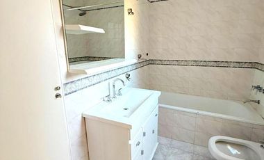 Casa  4 dormitorios jardin garage olivos
