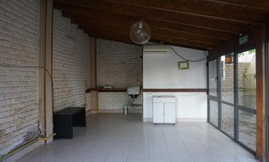 Casa amplia en alquiler apta comercio