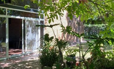 Casa amplia en alquiler apta comercio