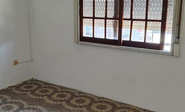 Venta de Casa c/cesión de derecho 3 amb. en J. L. Suarez Gral. San Martin SE ESCUCHAN OFERTAS!!!!!!