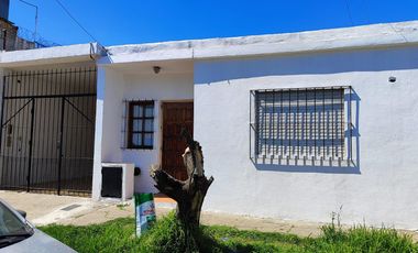 Venta de Casa c/cesión de derecho 3 amb. en J. L. Suarez Gral. San Martin SE ESCUCHAN OFERTAS!!!!!!