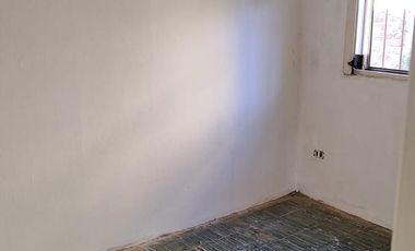 Venta de Casa c/cesión de derecho 3 amb. en J. L. Suarez Gral. San Martin SE ESCUCHAN OFERTAS!!!!!!