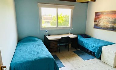 Casa en alquiler anual. 4 dorm. 4 baños. Pileta. Barrio Cerrado.
