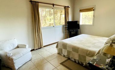 Casa en alquiler anual. 4 dorm. 4 baños. Pileta. Barrio Cerrado.