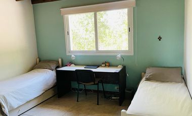 Casa en alquiler anual. 4 dorm. 4 baños. Pileta. Barrio Cerrado.