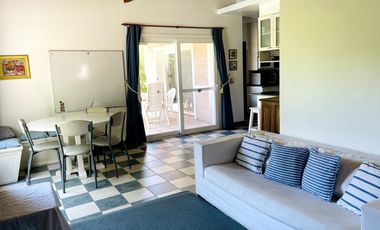 Casa en alquiler anual. 4 dorm. 4 baños. Pileta. Barrio Cerrado.