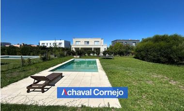 Casa en Vistas en Alquiler amoblada (2 dormitorios, jardin y pileta)