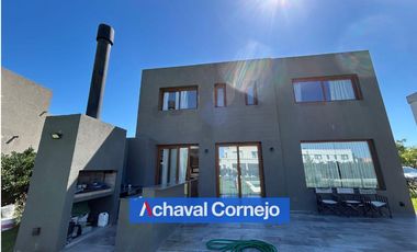 Casa en Vistas en Alquiler amoblada (2 dormitorios, jardin y pileta)