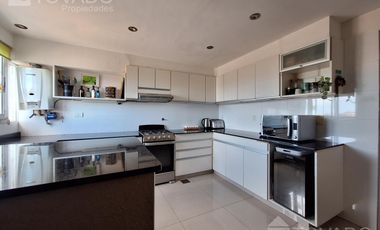 Piso Alto! 4 Ambientes con Cochera en Villa Urquiza!