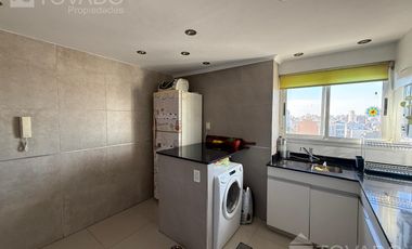 Piso Alto! 4 Ambientes con Cochera en Villa Urquiza!