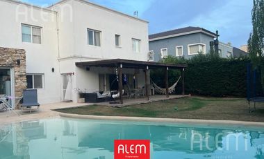 Casa de 3 Dormitorios en VENTA en El Centauro, Canning