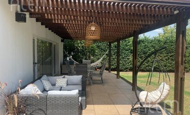 Casa de 3 Dormitorios en VENTA en El Centauro, Canning