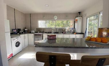 Casa en venta - 4 Dormitorios 3 Baños - Pinamar